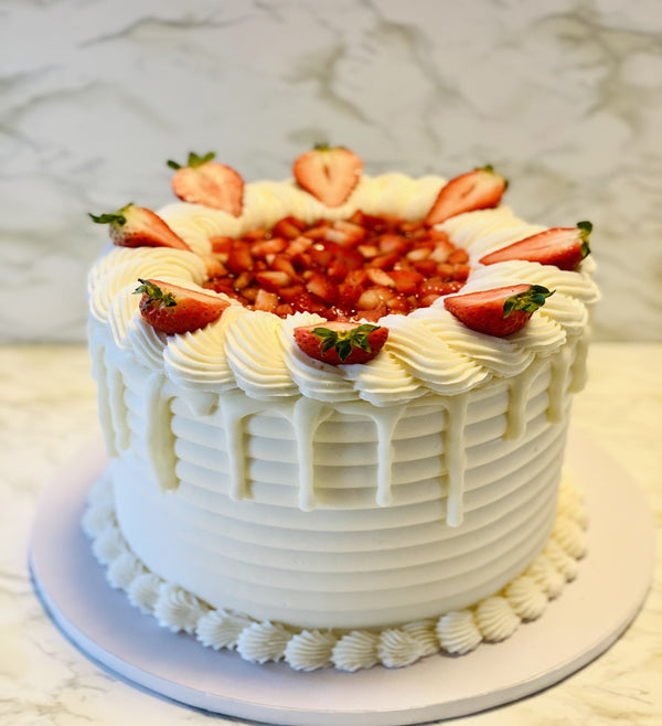 Traditional Cakes - 6 (Serves 8-10) / Strawberry Shortcake /